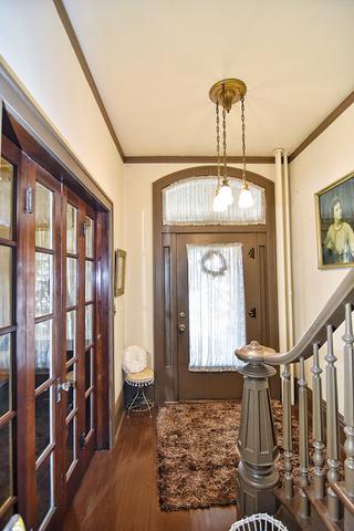 503 E Chicago St, Elgin, IL 60120 photo 3