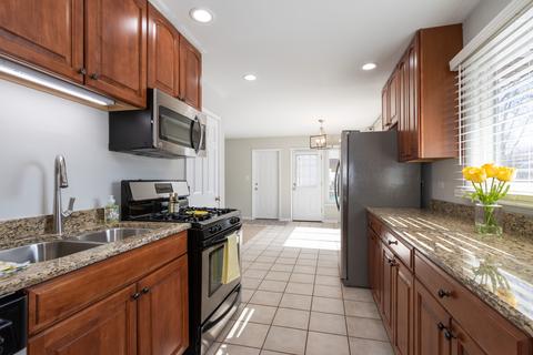 1305 Newcastle Ln, Hoffman Estates, IL 60169 photo 8