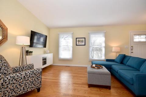 700 Holly Dr, Bartlett, IL 60103 photo 4