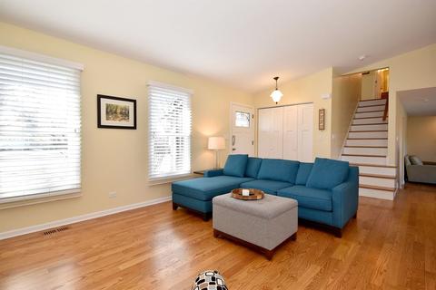 700 Holly Dr, Bartlett, IL 60103 photo 3