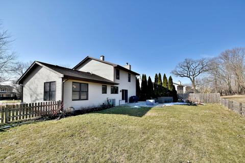 700 Holly Dr, Bartlett, IL 60103 photo 32