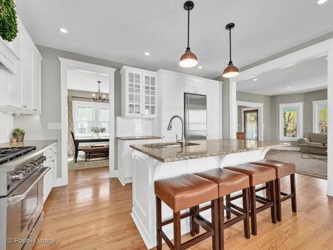 423 W Wesley St, Wheaton, IL 60187 photo 3