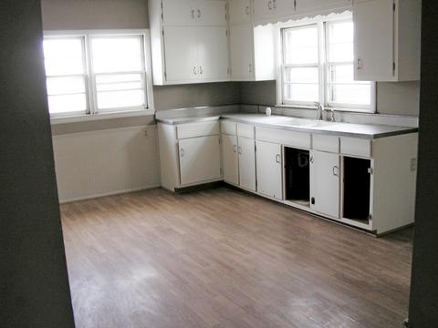 2827 2nd St, Peru, IL 61354 photo 3