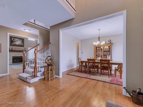 20 Landon Cir, Wheaton, IL 60189 photo 3