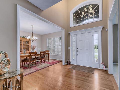 20 Landon Cir, Wheaton, IL 60189 photo 2