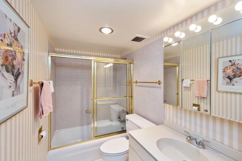 175 E Delaware Pl #7104, Chicago, IL 60611 photo 9