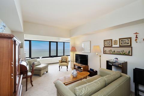 175 E Delaware Pl #7104, Chicago, IL 60611 photo 8