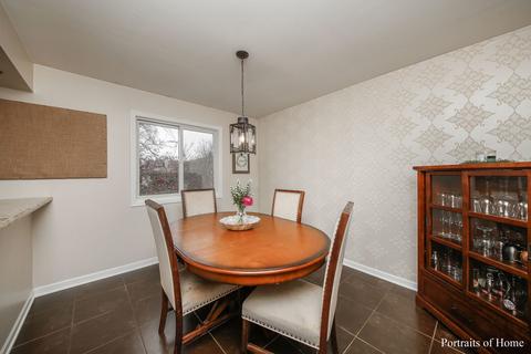 231 Burnside Cir, Bartlett, IL 60103 photo 4