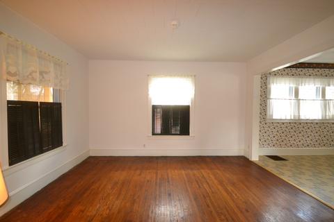 3 S Alfred Ave, Elgin, IL 60123 photo 4
