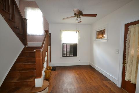 3 S Alfred Ave, Elgin, IL 60123 photo 2
