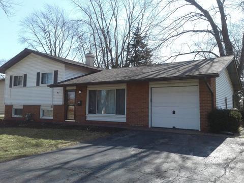 685 Flagstaff Ln, Hoffman Estates, IL 60169 photo 2