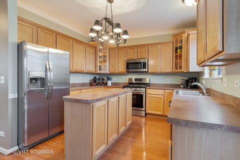 583 Declaration Ln, Aurora, IL 60502 photo 2