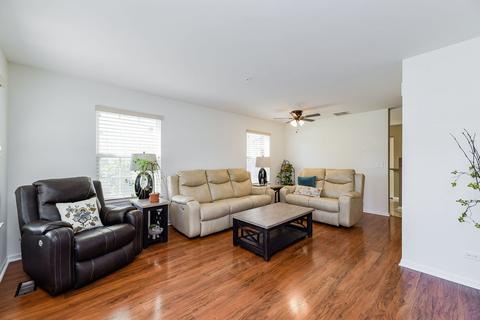 2435 Dickens Dr, Aurora, IL 60503 photo 2