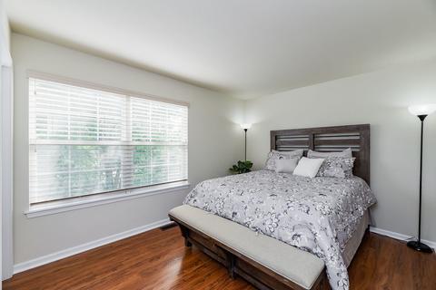2435 Dickens Dr, Aurora, IL 60503 photo 8