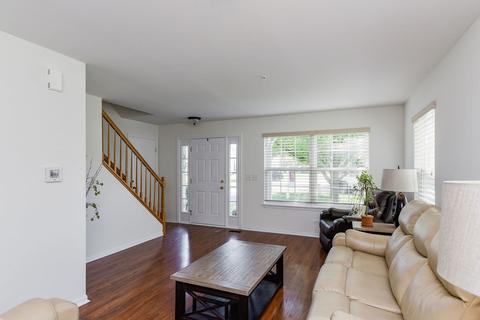 2435 Dickens Dr, Aurora, IL 60503 photo 3