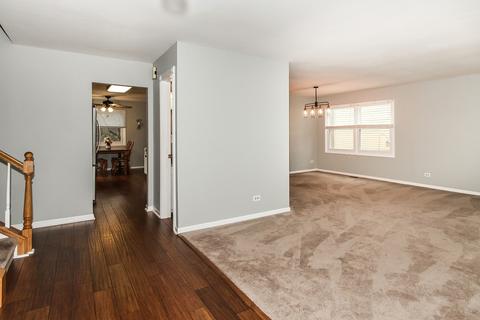 237 S Park Place Dr, Bartlett, IL 60103 photo 2