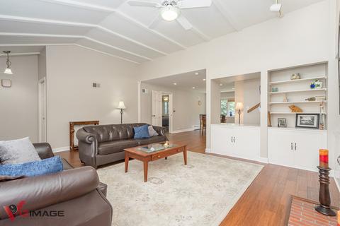 2035 Glencoe St, Wheaton, IL 60187 photo 3