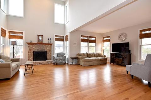 1465 Falcon Ln, Hoffman Estates, IL 60192 photo 2