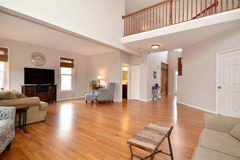 1465 Falcon Ln, Hoffman Estates, IL 60192 photo 4