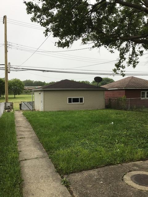 2521 E 93rd St, Chicago, IL 60617 photo 2