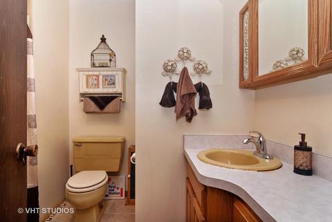 18 J St, Plano, IL 60545 photo 9