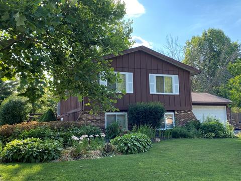 132 Deerpath Dr, Morris, IL 60450 photo 1