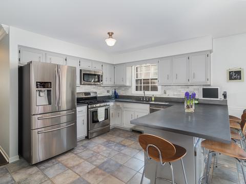 914 N Main St, Wheaton, IL 60187 photo 8