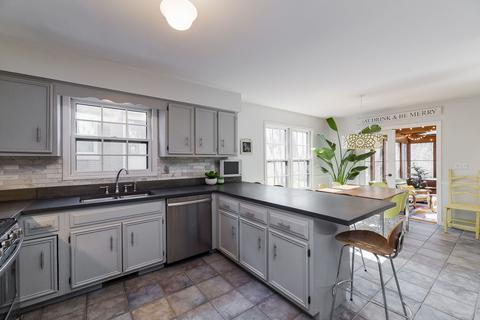 914 N Main St, Wheaton, IL 60187 photo 9