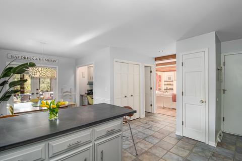 914 N Main St, Wheaton, IL 60187 photo 11