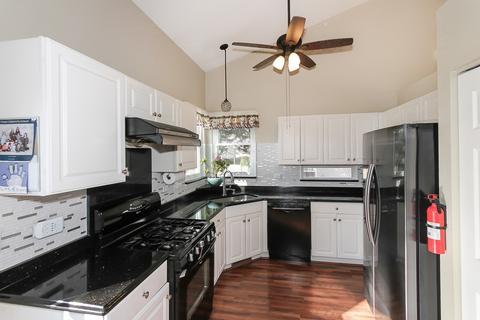 835 Violet Cir, Naperville, IL 60540 photo 6