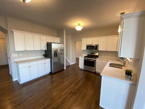 7607 Red Oak Dr, Plainfield, IL 60586 photo 4