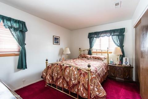 180 Pleasant St, Hoffman Estates, IL 60169 photo 9