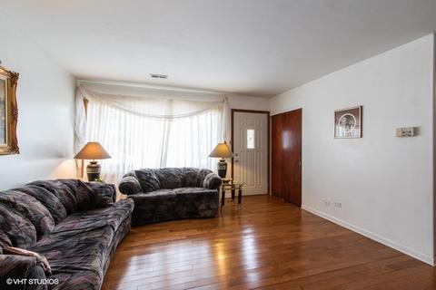 180 Pleasant St, Hoffman Estates, IL 60169 photo 3