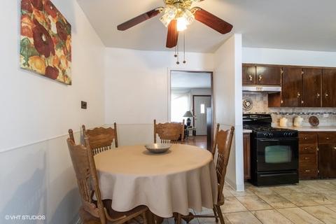 180 Pleasant St, Hoffman Estates, IL 60169 photo 6