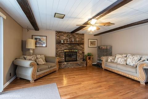 180 Pleasant St, Hoffman Estates, IL 60169 photo 7