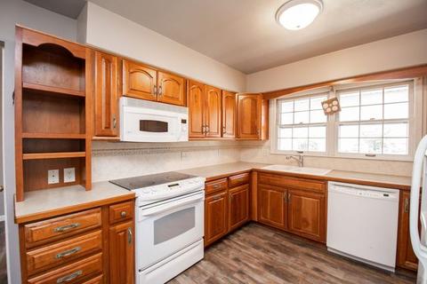 2 Crestwood Ct, Normal, IL 61761 photo 8