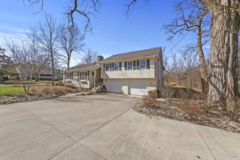 1804 N Summit St, Wheaton, IL 60187 photo 2
