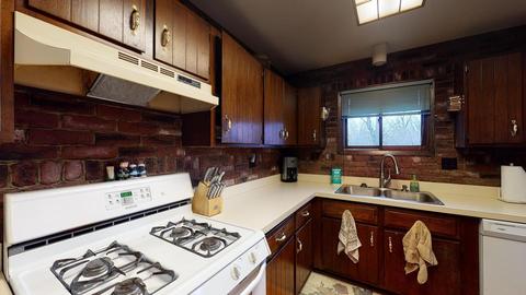 5016 Roberts Rd, Mchenry, IL 60051 photo 8