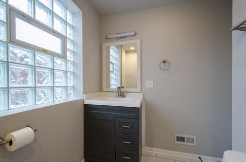 5253 W Devon Ave, Chicago, IL 60646 photo 18