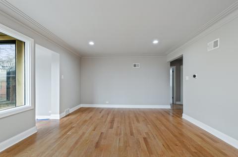 5253 W Devon Ave, Chicago, IL 60646 photo 16