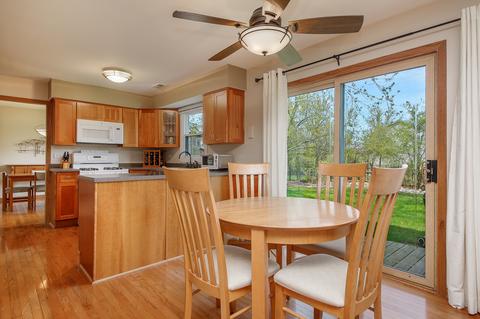 2335 Richmond Dr, Wheaton, IL 60189 photo 8