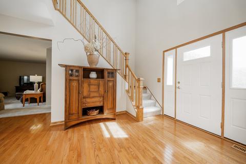 2335 Richmond Dr, Wheaton, IL 60189 photo 2