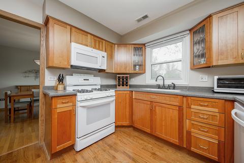 2335 Richmond Dr, Wheaton, IL 60189 photo 6