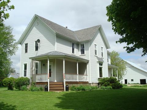 1069 S Malta Rd, Malta, IL 60150 photo 1