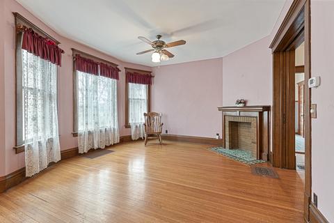150 N Porter St, Elgin, IL 60120 photo 10