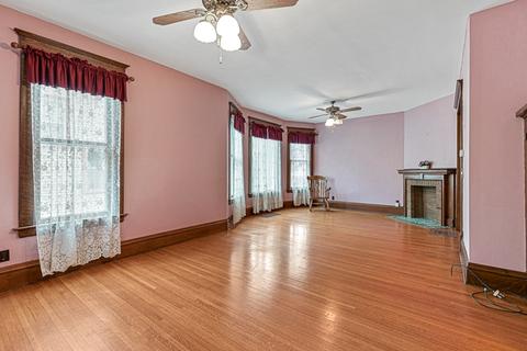 150 N Porter St, Elgin, IL 60120 photo 8