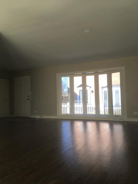 8846 Dee Rd, Des Plaines, IL 60016 photo 2