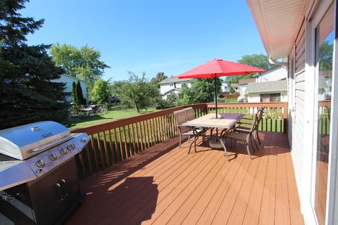 4530 Bicek Ct, Hoffman Estates, IL 60192 photo 2