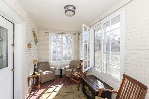 321 N Worth Ave, Elgin, IL 60123 photo 3