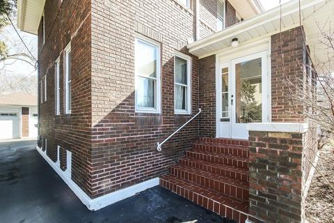 321 N Worth Ave, Elgin, IL 60123 photo 2